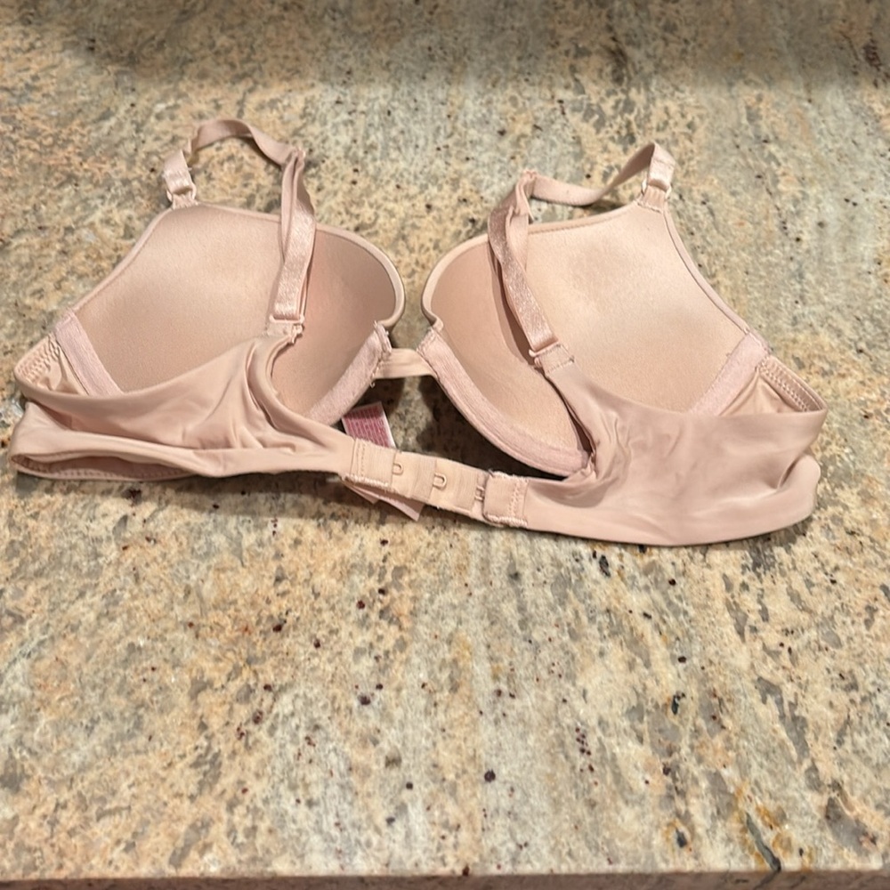 Victoria's Secret Nude Bra - Picture 4 of 7